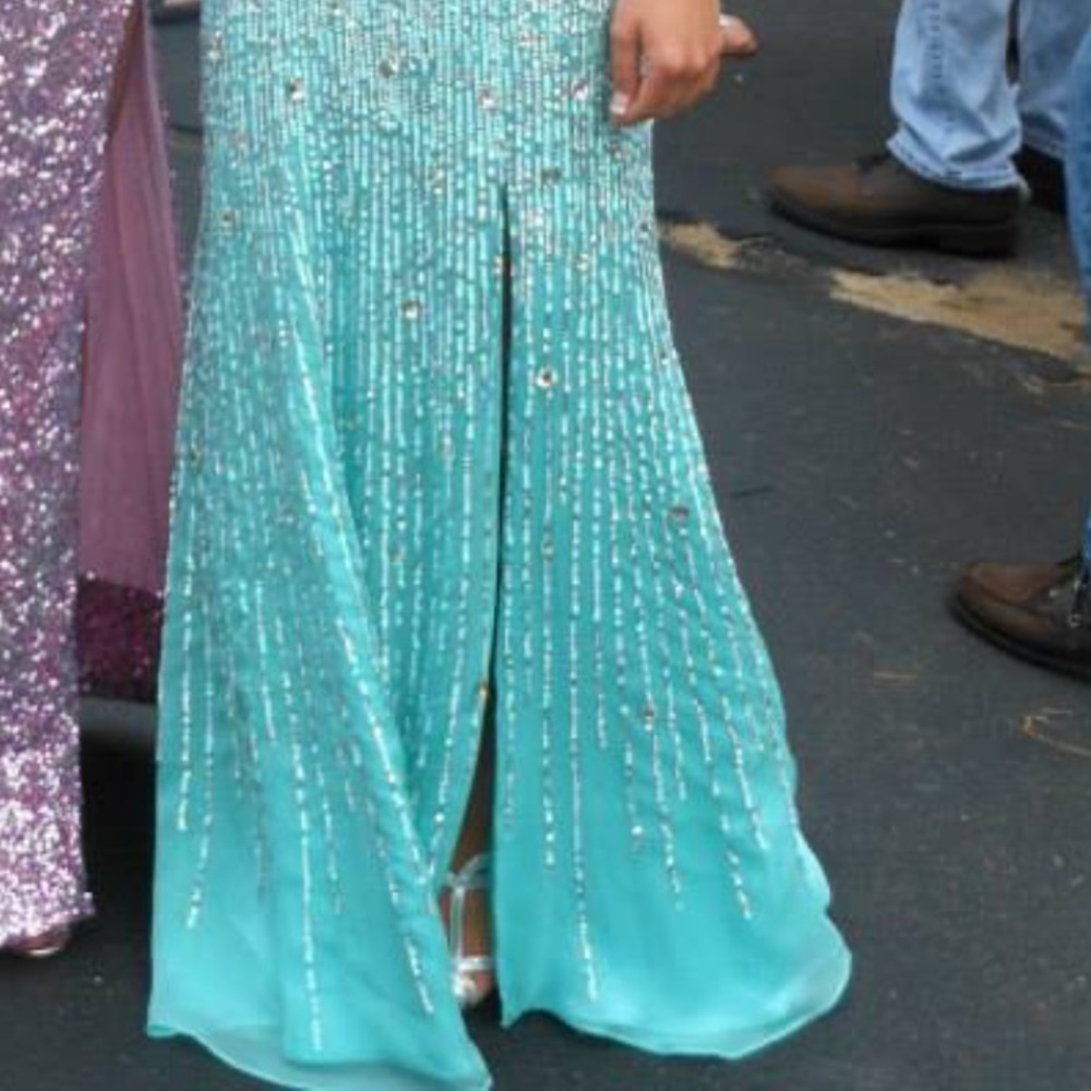 Prom Dress! - Picture 2 of 2